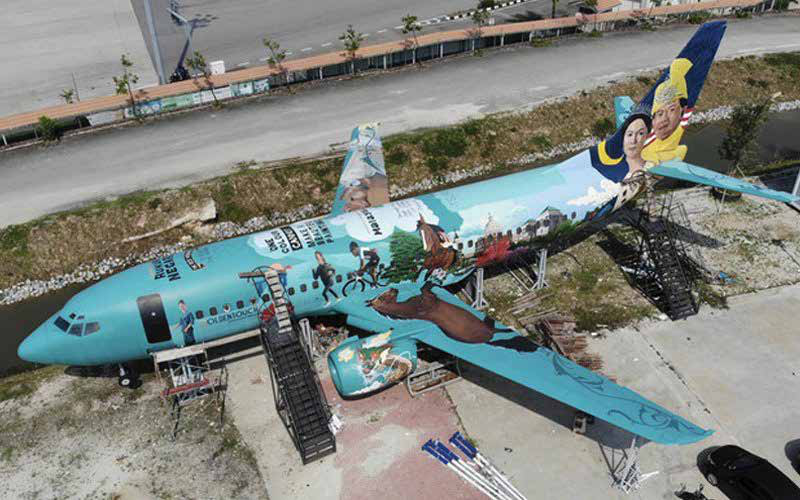 Boeing 737 Mural (Detail)